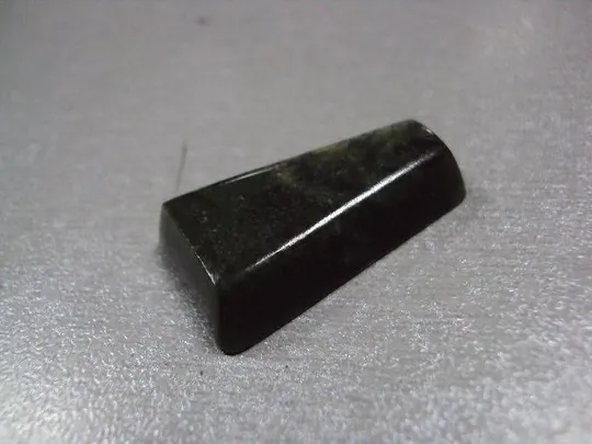 Камень яшма для ювелирных изделий вес 4 г размер 6,5 х 30 х 9,5 х 16,5 мм №13290 Характеристики