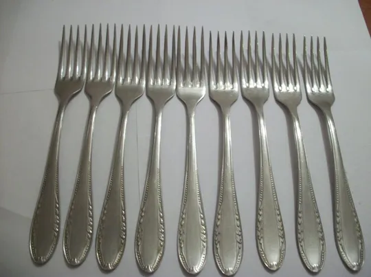 Вилка СССР 1960-70-х . Абсолютно Новые . Широкие .Узкие . Длина 21, 19, 18-см.  Всего 21-штук. Де купити