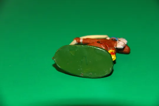 індіанець ГДР №083 ТОЙ ЩО ТОРКАЄТЬСЯ ХМАР Фріхольд Фішер  ДУЖЕ М`ЯКА РЕЗИНА рання фігурка З аукціону