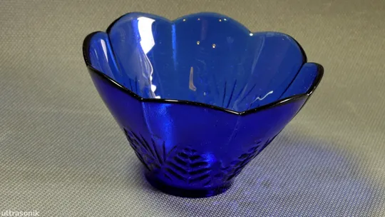Креманка цукерниця синє кобальтове кольорове радянське скло ваза Вживане Ціна