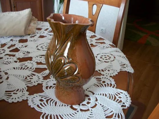 Купити 2-Два Штук . Ваза коричневая с рисунком, высота 21-см . Ваза вторая темно-коричневая , высота 18-см