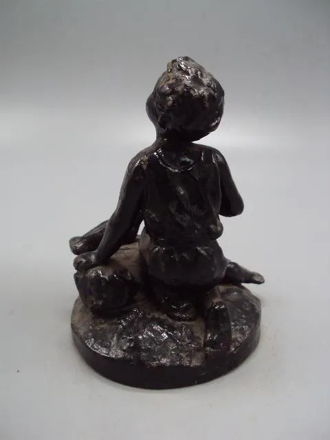 Фигура чугун Свердловск статуэтка мальчик кормит голубей мальчик и голуби высота 12 см №13793 З аукціону