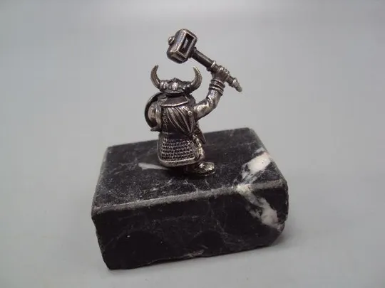 Фигура на подставке статуэтка викинг варвар варяг вес 87,43 г высота 4,9 см размер 4,4х3,2 см №14358 Недорого