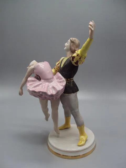 Фигура фарфор статуэтка Киев балет Адажио лебединое озеро высота 27,4 см №13882 З аукціону