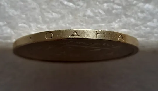 (7915) 1 гривня 2001 1АД3 широкий кант реверса - пелюстки наближені до канту (1 гривна 2001 1АД3) Продаж