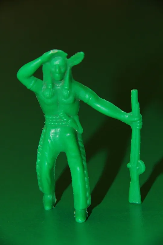 ІНДІАНЕЦЬ ЩО ЙДЕ З РУШНИЦЕЮ индеец TIM-MEE 65-70мм ОРИГІНАЛ США-ФРГ Ціна