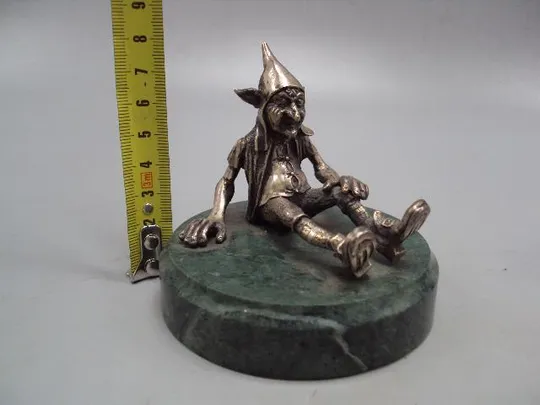Фигура на подставке статуэтка гном сидит серебро 925 проба вес 486 г высота 7,8 см №14287 З аукціону