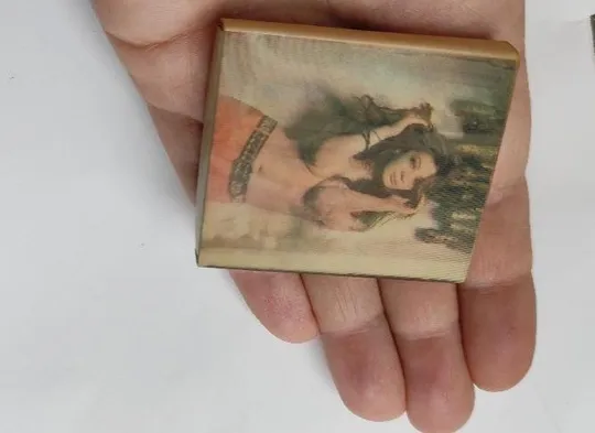 Купити Винтажный спичечный коробок 1970 года со спичками. Женщины ню переливашки. Восточная Германия. pr543