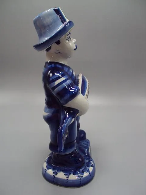 Штоф Гжель фарфор Старая Астрахань водка рыбак с рыбой со щукой высота 26,5 см №13686 Інтернет-аукціон