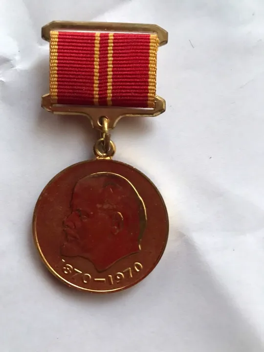 Радянські значки та медалі Де купити