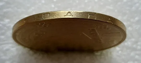 (5269) 1 гривня 2005 різновид викрошки у букві "Д" слова "ОДНА" на гурті (1 гривна 2005 брак) Ціна