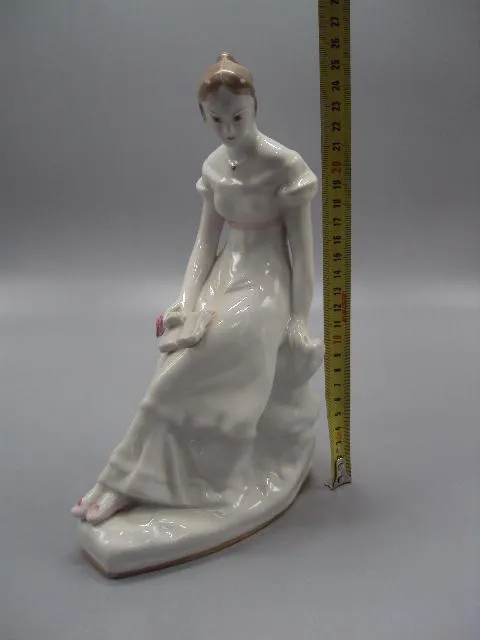 Купити Фигура фарфор ДФЗ Вербилки девушка с книгой Татьяна Ларина роман Пушкина Евгений Онегин №14521