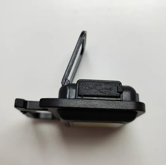 Ліхтарик акумуляторний кишеньковий із магнітом і карабіном Продаж