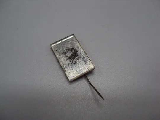 Знак Ленин в кепке портрет профиль ссср стекло прямоугольник фрачник игла №17629 Ціна