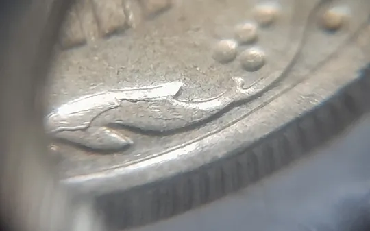 (1336) 10 копійок 2005 багаточисельні розколи на вінку реверса (10 копеек 2005 брак) Продаж