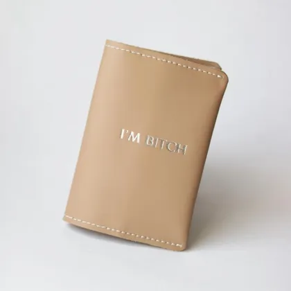 фото, Обкладинка для паспорта "I'm Bitch" світлий беж з посрібленням,біла нитка.