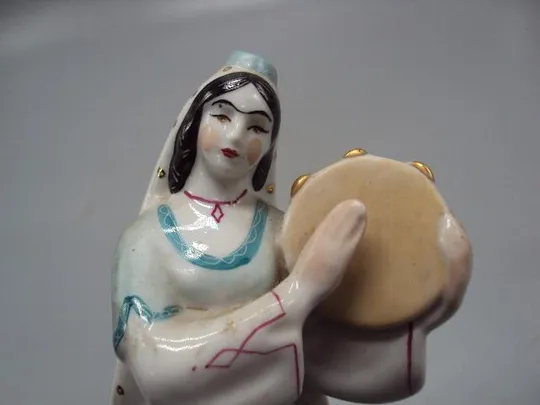 Фигура фарфор Киев девушка азербайджанка с бубном Восточный Азербайджанский танец 21,5 см №13917 Недорого