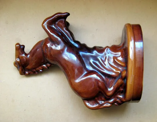 КІНЬ з піднятими ногами  = СРСР З аукціону