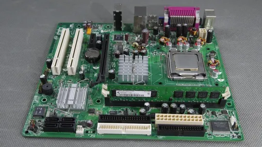 Материнская плата Intel D102GGC2 ATI XPRESS 200 PCI-E + Pentium D 945 HT 3.40GHz/4M/800 + 1Gb DDR2 З аукціону