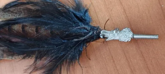 Винтажная альпийская брошь для шляпы охотника, серна, перья фазана dn352 Ціна