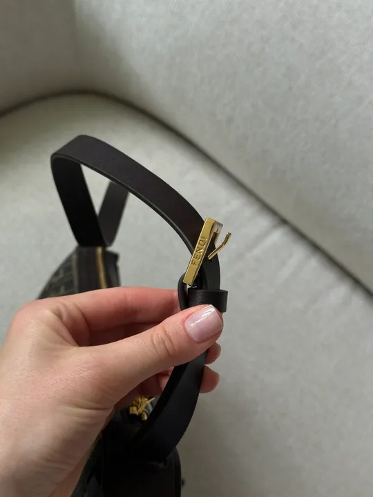 Сумка жіноча Celine Medium Lola Bag in Shiny Calfskin Black/Gold  991011 Недорого