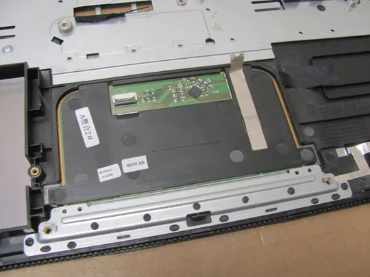 номер0939-3 корпус кришка палмрест тачпад Палмрест корпус топкейс палмрест для ноутбука Верхняя панель палмрест cover-C H000089530 13N0-DRA0601 для Toshiba Satellite e40w, e45w оригінал в Україні