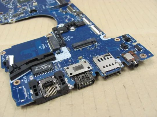 694-17 материнська плата РОБОЧА CAZ20 LA-E132P SR2F0 i5-6300U  для Dell Latitude E7480 7480  оригінал Характеристики