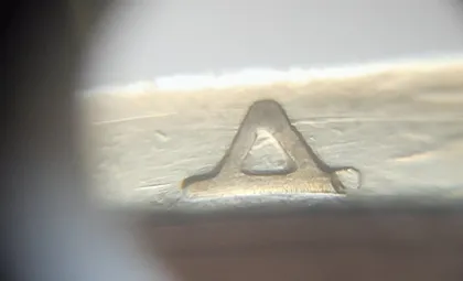 фото, (8081) 1 гривня 2005 різновид викрошки у букві "Д" слова "ОДНА" на гурті (1 гривна 2005 брак)