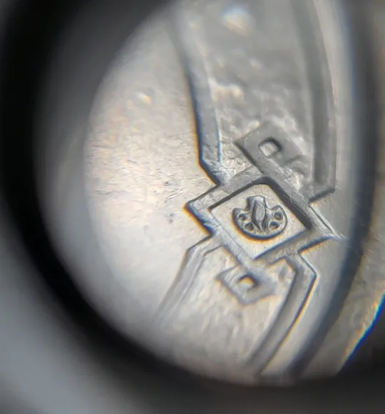 (7219) 2 гривні 2019 гарна викрошка в знаку монетного двору (2 гривны 2019 брак) Де купити