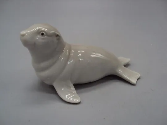 Фигура фарфор статуэтка миниатюра Европа тюлень высота 5 см (скол на лапке) №6159 Ціна