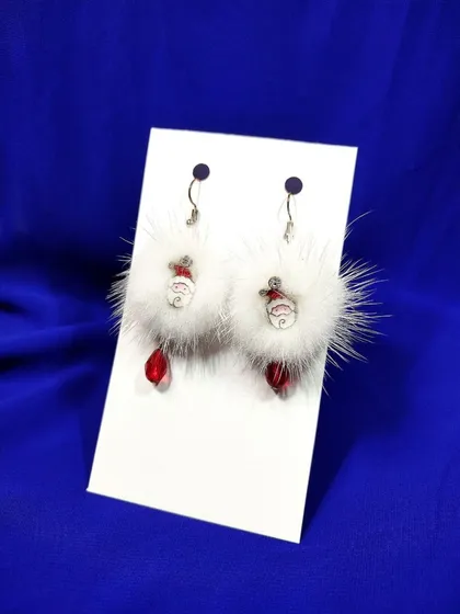 фото, Сережки “Святковий Санта” – пухнасті новорічні сережки