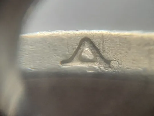 (7472) 1 гривня 2001 викрошка у букві "Д" слова "ОДНА" на гурті (1 гривна 2001 брак) З аукціону