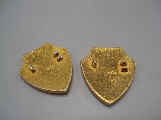 Знак Инспектор охраны труда стройка башенный кран эмаль лот 2 шт №17091 Інтернет-аукціон