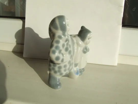 Статуетка зимній дворик діти сестрички ссср 1970 рр. роз 12х11 см. полонне . Де купити