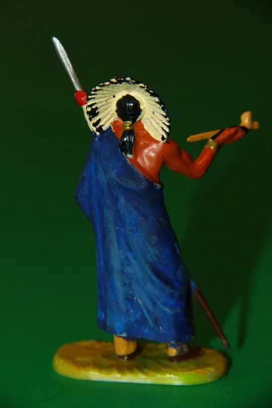 Купити ІНДІАНЕЦЬ ВОЖДЬ ІЗ СПИСОМ у плащі  6808  индеец ELASTOLIN 70мм ФРГ