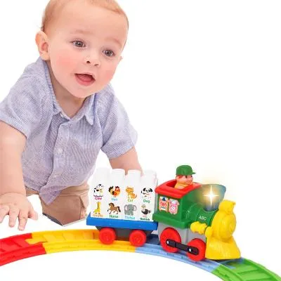 Купити Развивающая игрушка Kiddieland с конструктором и железной дорогой - Паровозик с животными (061853)