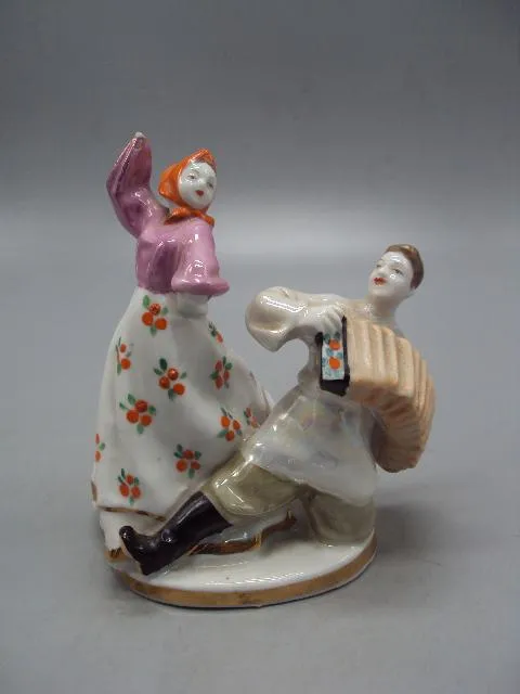Фигура фарфор Дулево танцоры с гармошкой перепляс гармонист и девушка 11,7 см под реставрацию №13920 Ціна