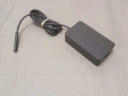 0934с адаптер живлення  MICROSOFT 1706 15.0V 4.0A 60.0W Де купити