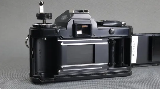 Пленочный фотоаппарат Yashica FX-D Quartz + объектив Sakar 35-70mm/3.5-4.5 MC Ф52мм Вживане З аукціону