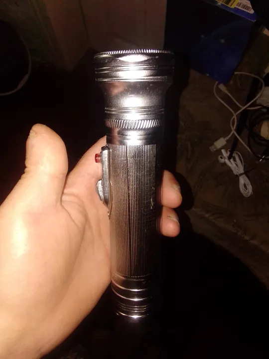 ліхтар на 2 батарейки.справний Ціна