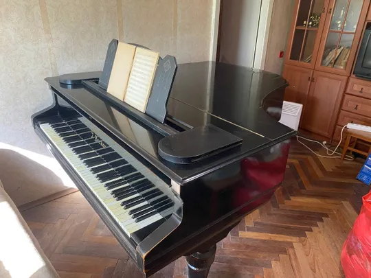 Купити Рояль J. Becker кабінетний