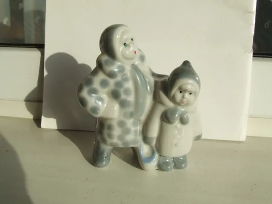 Статуетка зимній дворик діти сестрички ссср 1970 рр. роз 12х11 см. полонне . Ціна