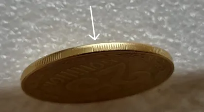 фото, (8189) 25 копійок 2014 викрошка на гурті у сегменті на 7 год. (25 копеек 2014 брак гурта)