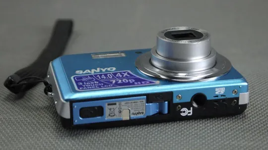 Цифровой фотоаппарат 14.0Mpix Sanyo E1500TP + 5–20 мм EQ 28-112mm Zoom lens x4 Блакитний Вживане Продаж