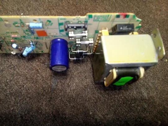 ТРАНСФОРМАТОР ЖИВЛЕННЯ від  відеомагнітофона на платі Інтернет-аукціон