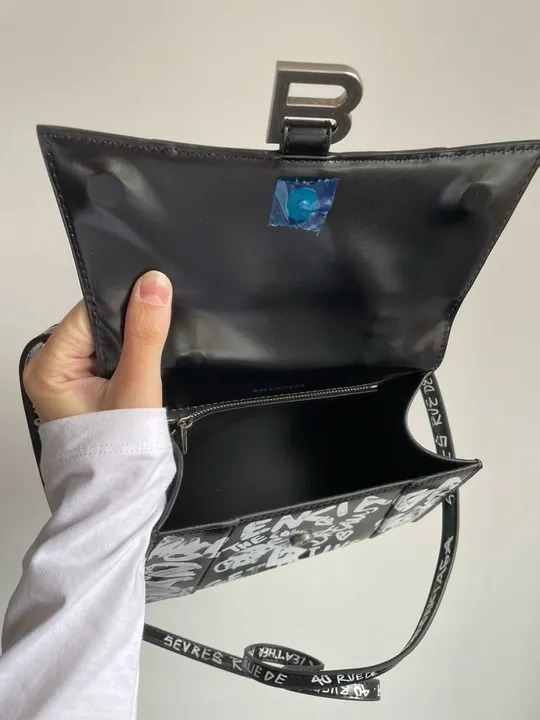 Сумка Balenciaga Hourglass Small Handbag Graffiti in Black 99206 Характеристики