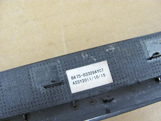 830-2 рамка матриці BA75-03329A  для  SAMSUNG  NP700 NP700G7A 700G  оригінал Де купити