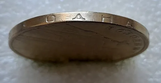 (5717) 1 гривня 2005 викрошка в букві "И" слова "ГРИВНЯ" на гурті (1 гривна 2005 брак викрошка) Де купити