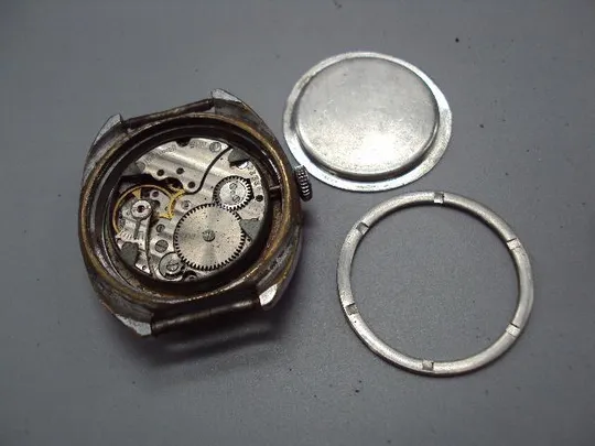 Мужские наручные часы Зим 15 камней экспорт ссср ZiM не на ходу размер 3,6х3,9 см №14702 Характеристики