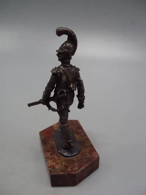 Купити Фигура на подставке статуэтка офицер в форме гусар с пистолем серебро 925 проба вес 86,43 г №14360